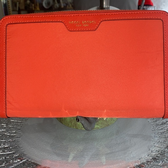 Henri Bendel Zip around wallet! EUC! - Picture 16 of 16